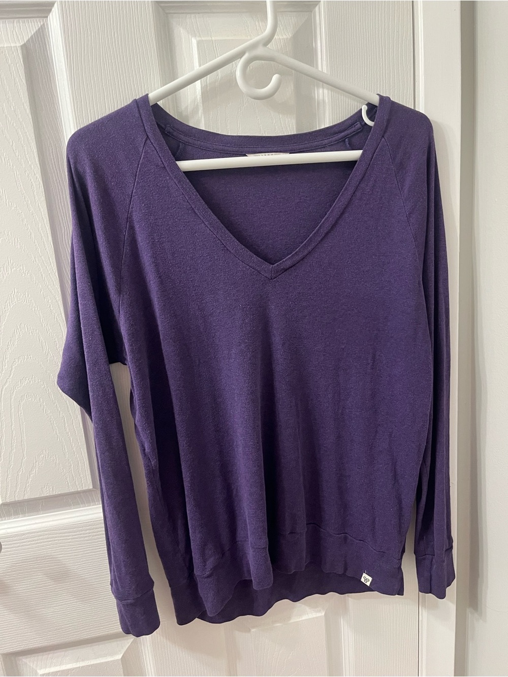 Aritzia TNA Purple V-Neck Long Sleeve Top